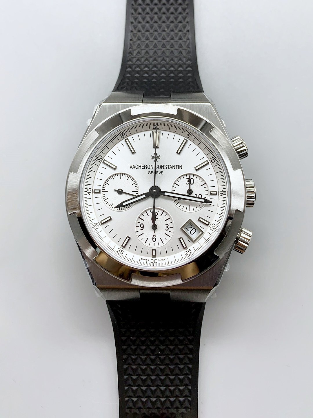 1月16日-218.jpg Vacheron Constantin Overseas Chronograph White Dial – Rubber Strap(1:1Super Clone) - Image 1