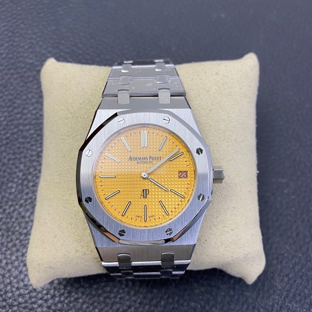 4d39d6_01ec6d7a122147be955521d2e41b884fmv2.jpg Audemars Piguet Royal Jumbo Oak Extra Thin 1:1 Superclone - Image 1