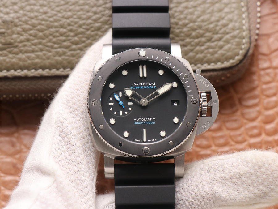 4d39d6_97856383bf4c4d1f9d4042c424bfabfemv2.jpg Panerai Luminor Submersible PAM 683- 1:1 Superclone - Image 1