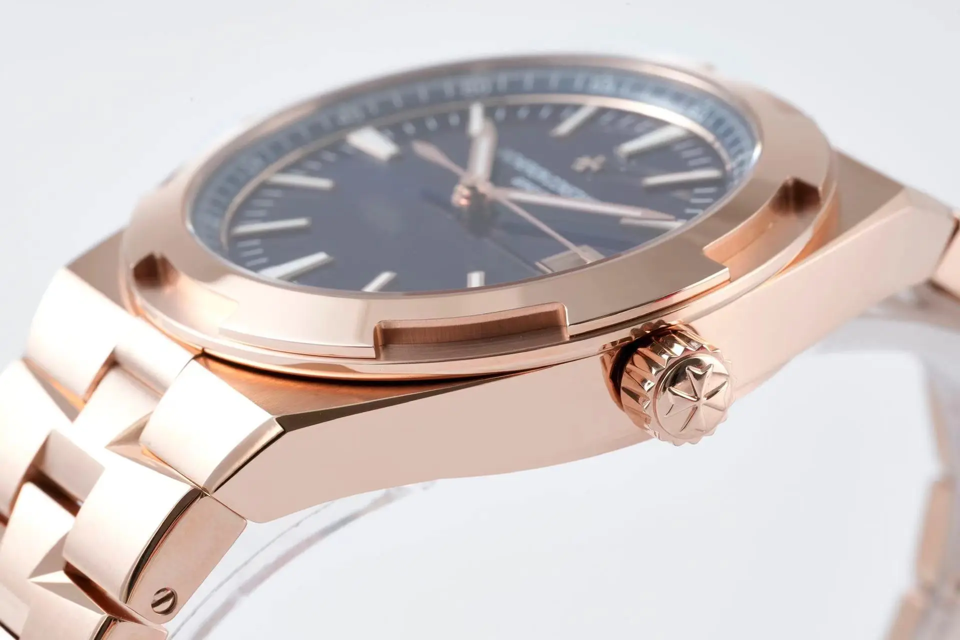 src_5-249.webp Vacheron Constantin Overseas 4500V Series – Rose Gold Case, Blue Dial, Automatic – Quality - Image 1